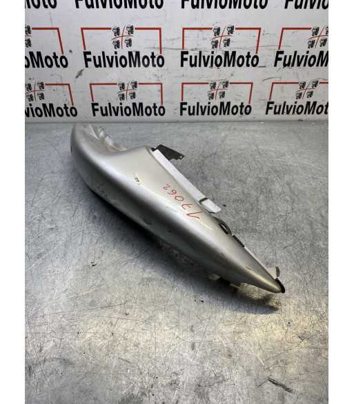 Flanc de selle Arrière Gauche SUZUKI SV 650 - 2002 Flanc de selle Arrière Gauche SUZUKI SV 650 - 2002