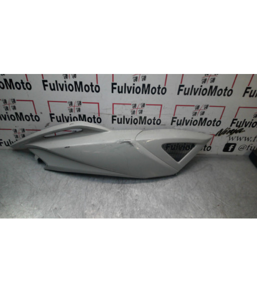 Flanc de selle Droit APRILIA SRV 850 - 2013 Flanc de selle Droit APRILIA SRV 850 - 2013