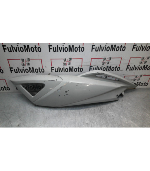 Flanc de selle Gauche APRILIA SRV 850 - 2013 Flanc de selle Gauche APRILIA SRV 850 - 2013