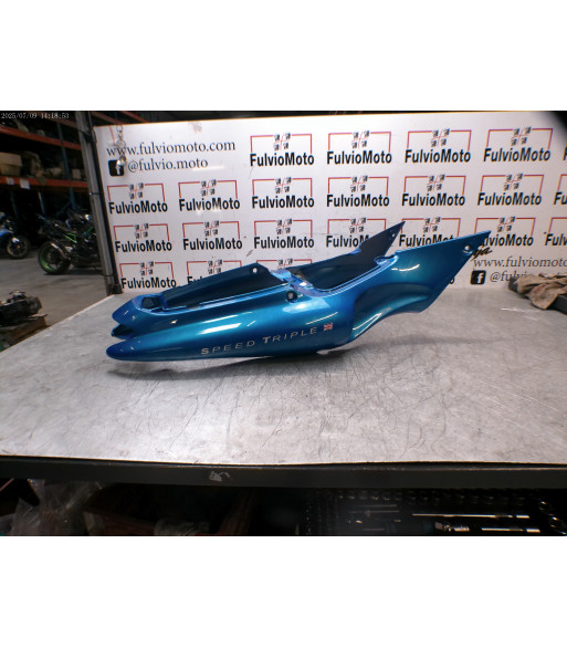 Flanc de selle TRIUMPH SPEED TRIPLE 955 - 2000 Flanc de selle TRIUMPH SPEED TRIPLE 955 - 2000