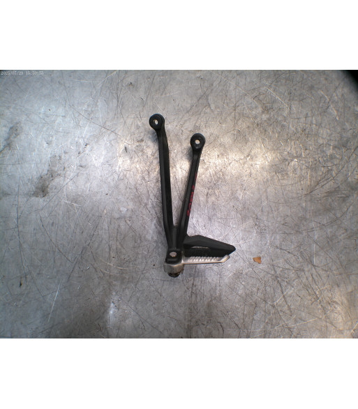Platine repose pied Arrière Gauche TRIUMPH STREET TRIPLE 765 - 2024