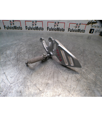 Platine repose pied Avant Droit YAMAHA YZF 125 - 2021