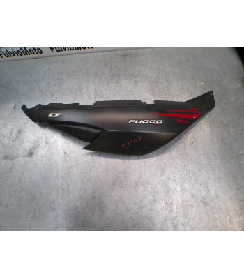 Flanc de selle Arrière Droit GILERA FUOCO 500 - 2014
