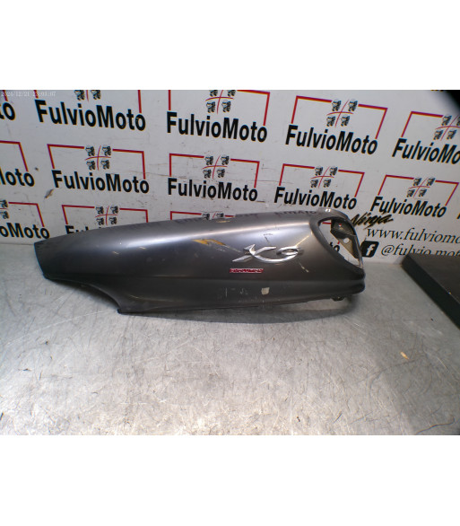 Flanc de selle Arrière Gauche PIAGGIO X9 500 - 2004