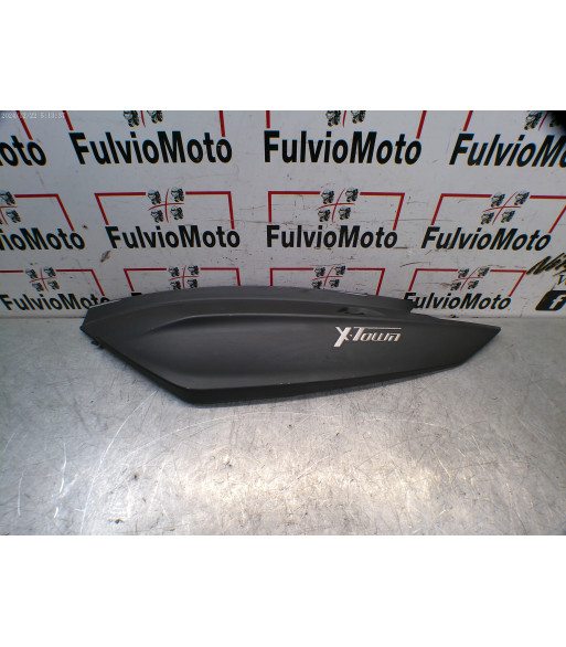 Flanc de selle Gauche KYMCO X-TOWN 125 - 2019 Flanc de selle Gauche KYMCO X-TOWN 125 - 2019