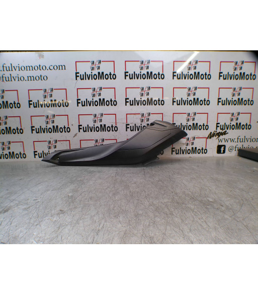 Flanc de selle Droit YAMAHA X-MAX 125 - 2017