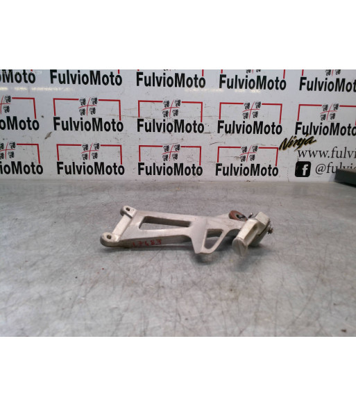 Platine repose pied Arrière Droit TRIUMPH SPRINT ST 955 - 2002