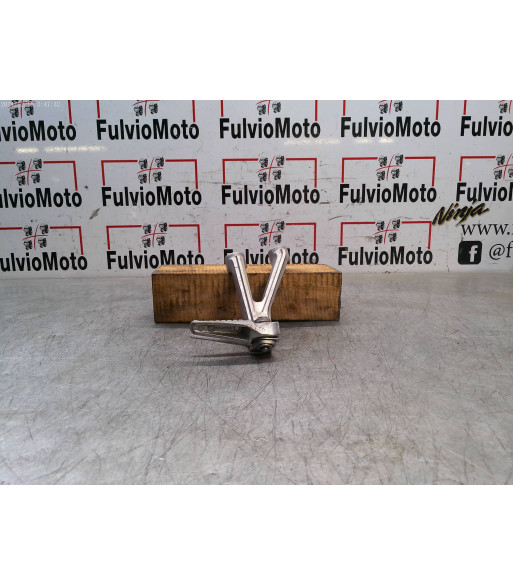 Platine repose pied Arrière Droit HONDA CB 650 RA - 2022