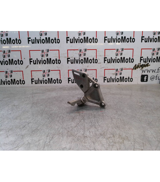 Platine repose pied Droit HONDA CB 650 RA - 2022