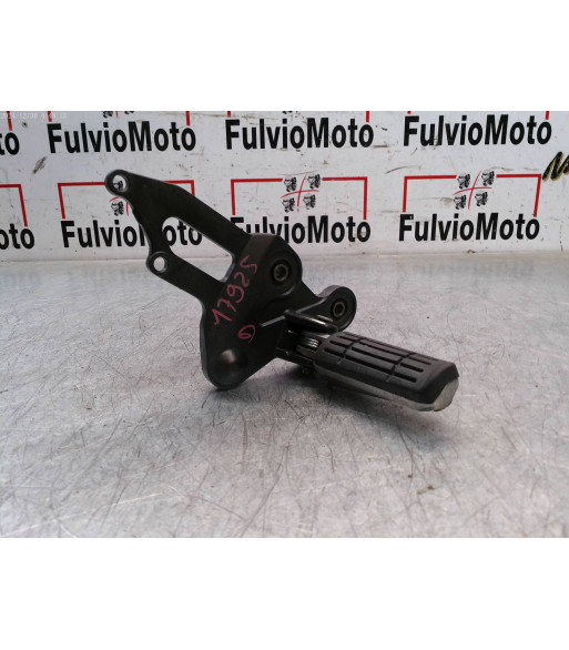 Platine repose pied Avant Droit DERBI xtrem 50 - 2014