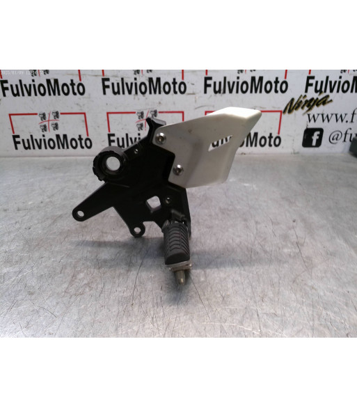 Platine repose pied Gauche KAWASAKI Z650 - 2017