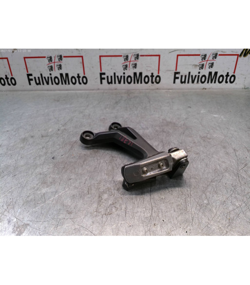 Platine repose pied Arrière Droit KAWASAKI Z650 - 2017