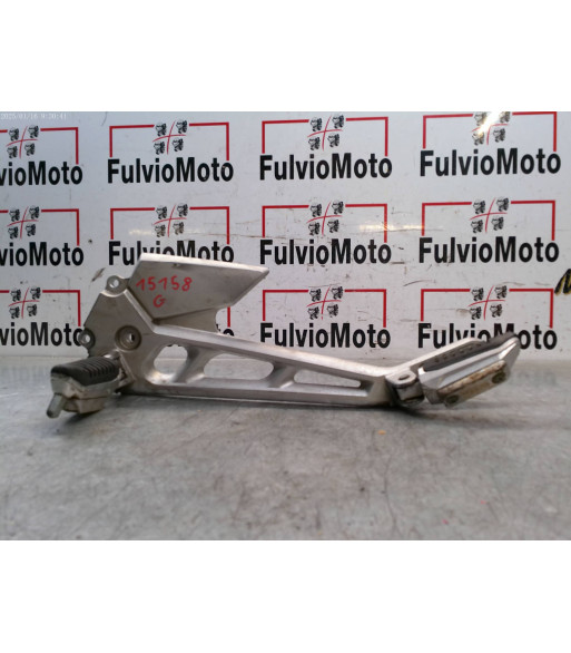 Platine repose pied Gauche SUZUKI GSR 600 - 2006