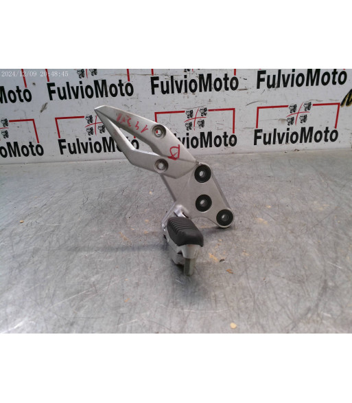 Platine repose pied Droit SUZUKI GSR 750 - 2012