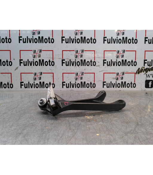Platine repose pied Arrière Droit SUZUKI GSR 750 - 2012
