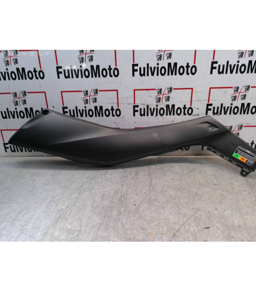 Flanc de selle Gauche YAMAHA X-MAX 125 - 2021