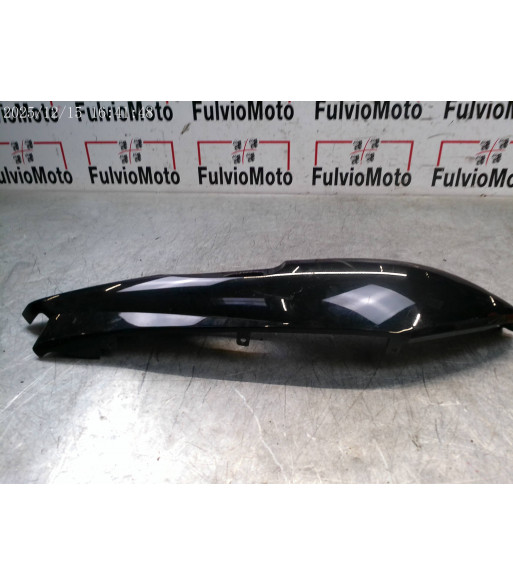 Flanc de selle Droit YAMAHA TDM 900 - 2002 Flanc de selle Droit YAMAHA TDM 900 - 2002