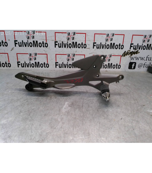 Platine repose pied Droit HONDA CB 1000 - 2012