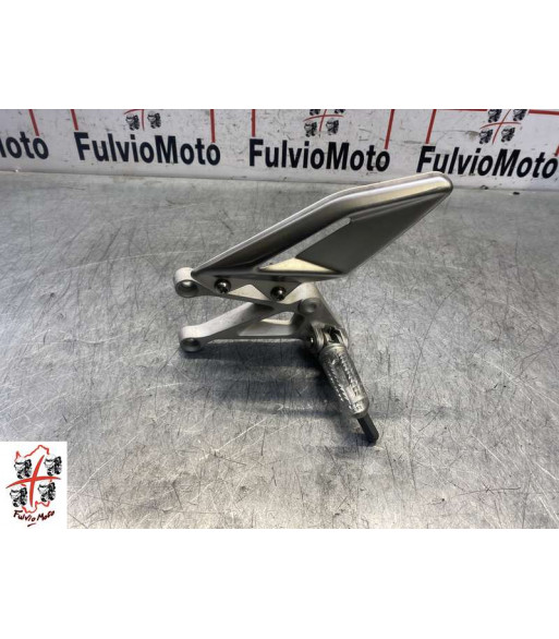 Platine repose pied Gauche TRIUMPH STREET TRIPLE 660 - 2019