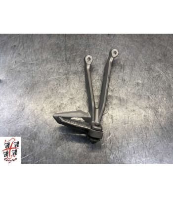 Platine repose pied Droit TRIUMPH STREET TRIPLE 660 - 2019