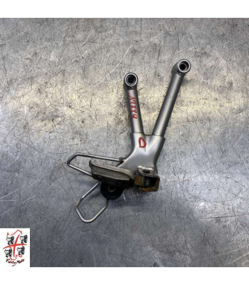 Platine repose pied Arrière Droit SUZUKI BANDIT 650 - 2002