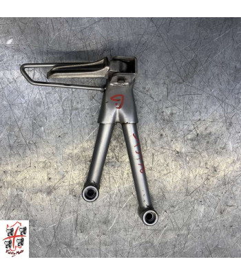 Platine repose pied Arrière Gauche SUZUKI BANDIT 650 - 2002