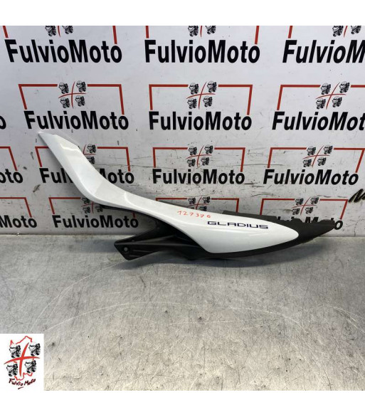 Flanc de selle Gauche SUZUKI GLADIUS 650 - 2011