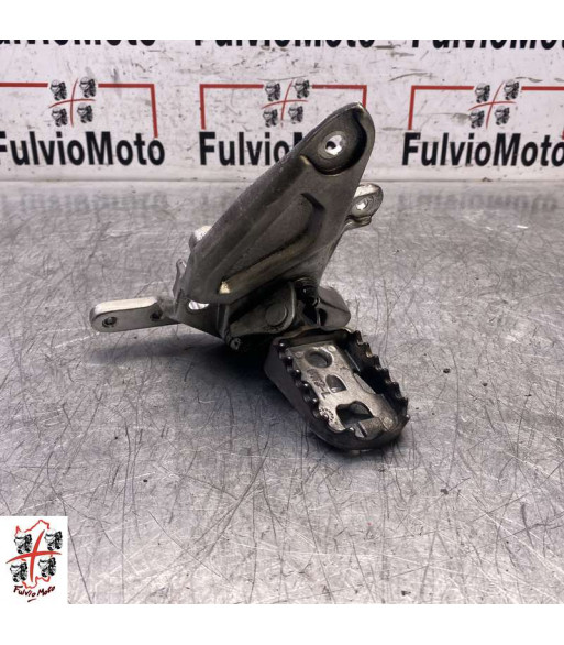 Cale-pieds Avant Gauche YAMAHA TENERE 690 - 2024