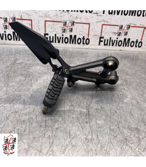 Platine repose pied Arrière Droit KTM DUKE 390 - 2017