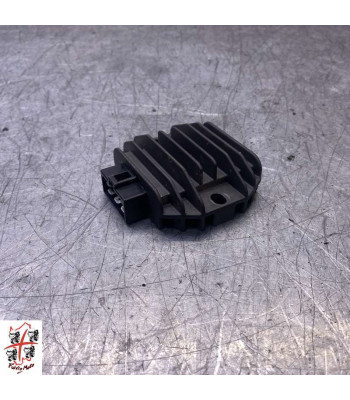 Régulateur YAMAHA MAJESTY 125 - 2002