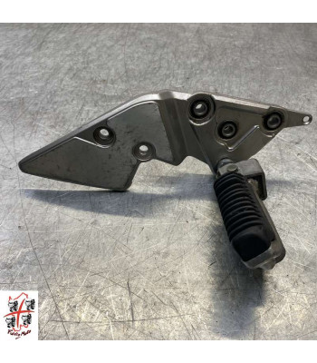 Platine repose pied Avant Droit SUZUKI GSF 1250 - 2002