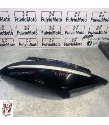 Flanc de selle Droit SYM GTS 250 - 2008