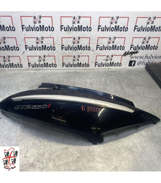 Flanc de selle Droit SYM GTS 250 - 2008