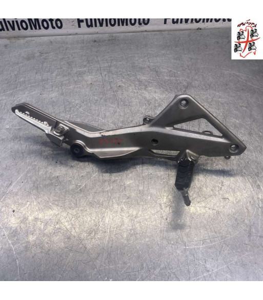 Platine repose pied Droit HONDA CB 600 - 2007