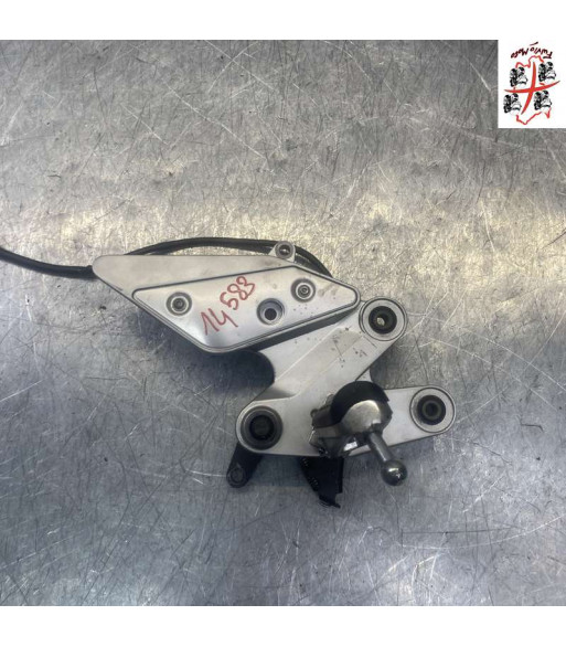 Platine repose pied Avant Droit YAMAHA FAZER 600 - 2008