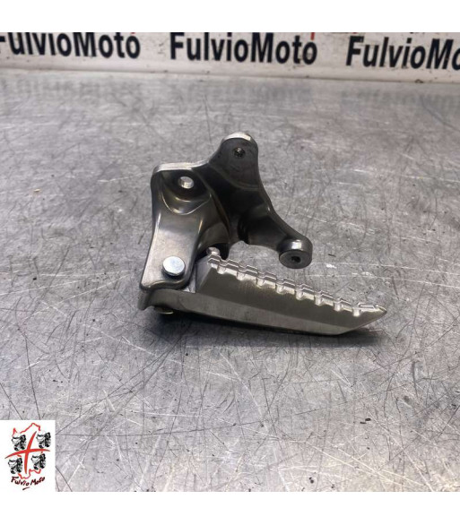 Platine repose pied Arrière Gauche YAMAHA X-MAX 125 - 2025