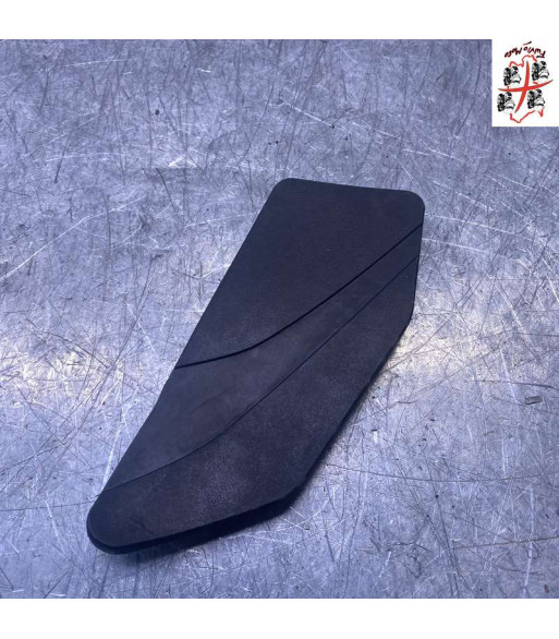 Tapis marche pied Supérieur Droit YAMAHA X-MAX 125 - 2025