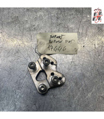 Platine repose pied Avant Gauche SUZUKI GSXR 750 - 2009