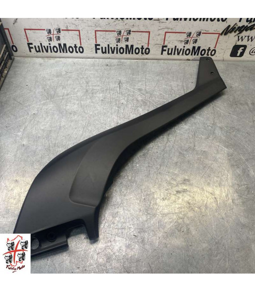 Flanc de selle Droit YAMAHA T-MAX 530 - 2017 Flanc de selle Droit YAMAHA T-MAX 530 - 2017