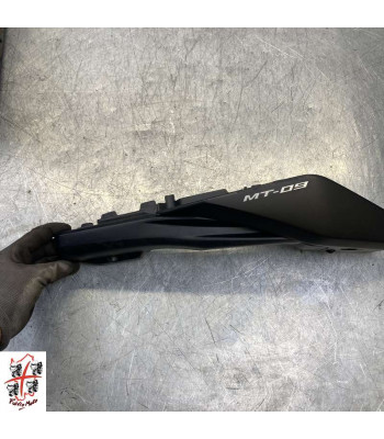 Flanc de selle Droit YAMAHA MT09 - 2014