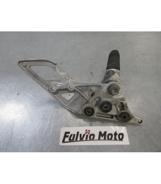 platine repose-pied avant droite d'occasion pour Suzuki rg 80